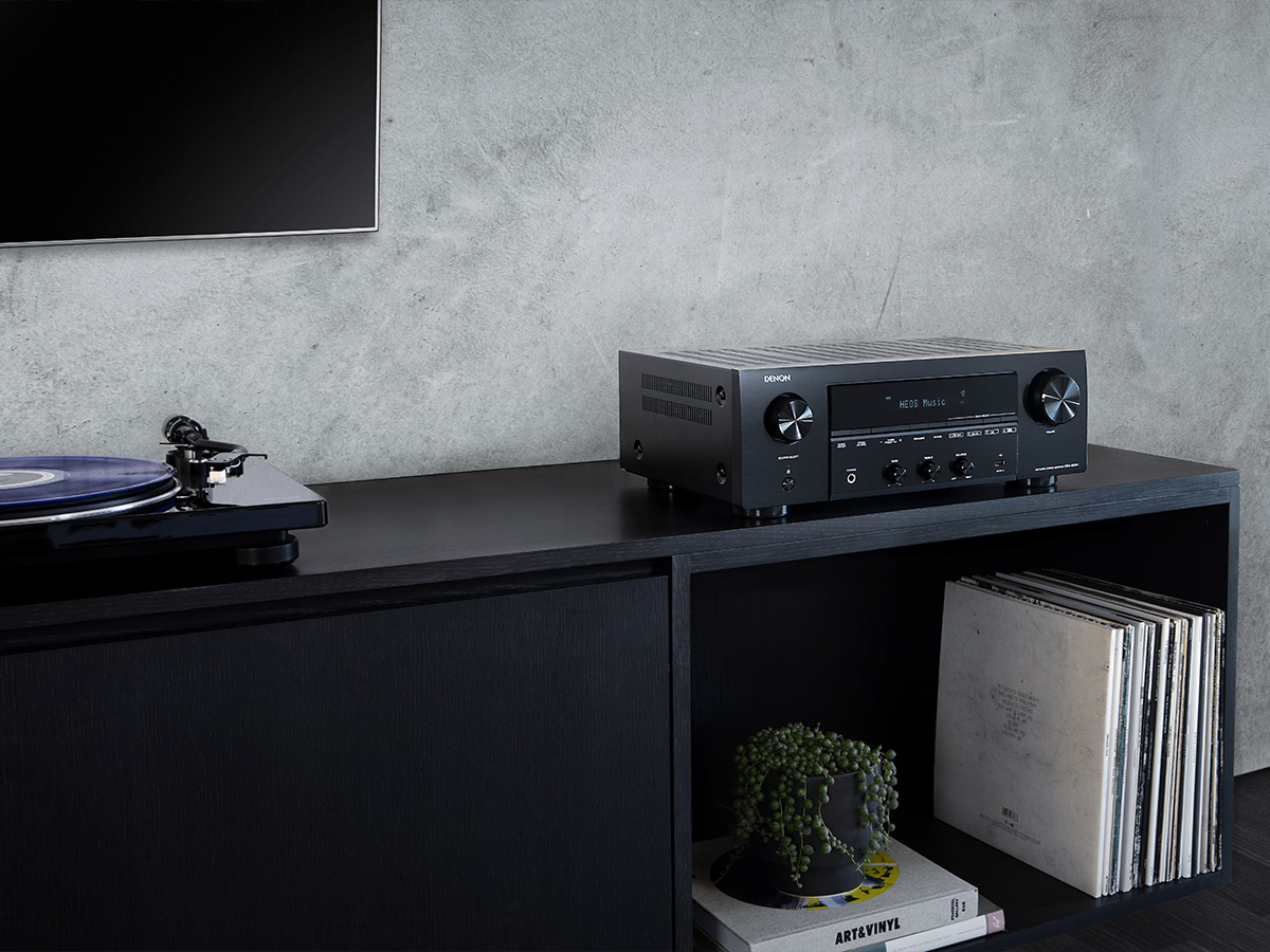 Denon DRA-800H lifestyle