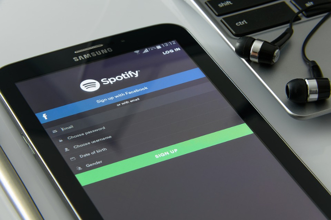 Spotify robi kolejny krok w stronę podcastów